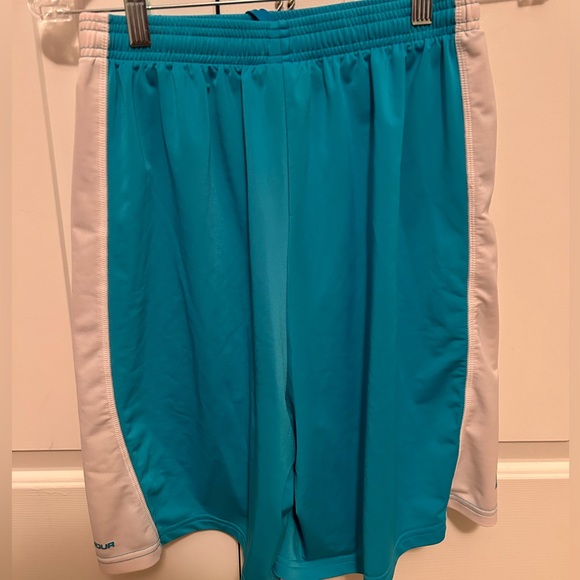 Men’s Under Armour Shorts - Picture 3 of 4